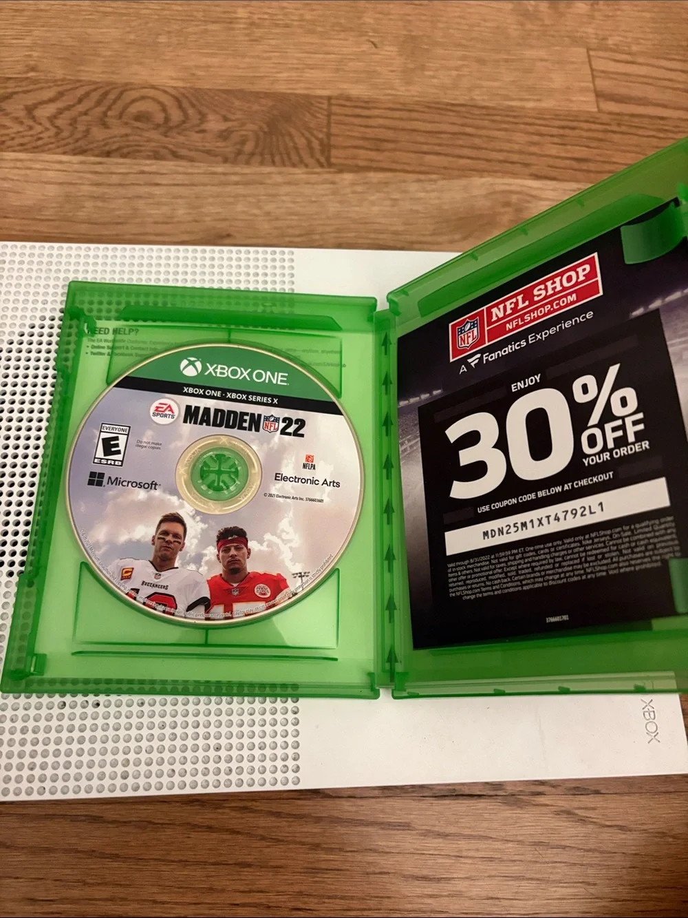 Xbox One S Used In Perfect Condition Comes With Games +CDs